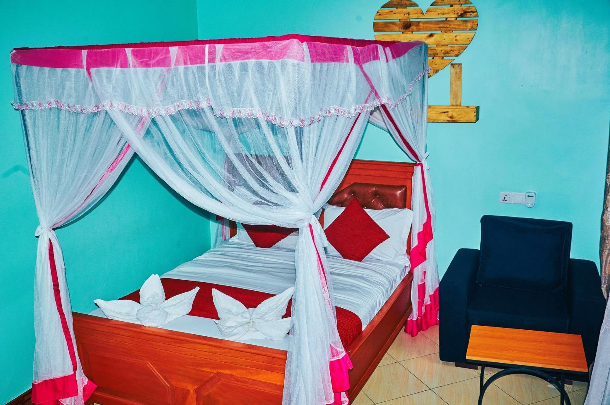 Safari Park House Bed & Breakfast Arusha Exterior photo